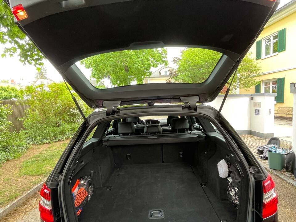 Bild 7/16 von Mercedes-Benz E 200 Kompressor T (2011)