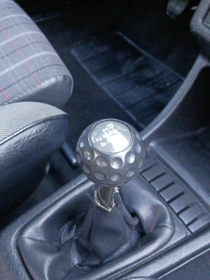 Bild 42/63 von Volkswagen Golf II GTi 1.8 (1989)