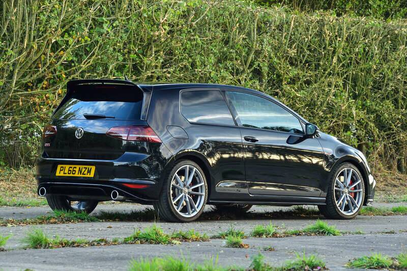 Bild 22/35 von Volkswagen Beetle 2.0 TSI (2017)