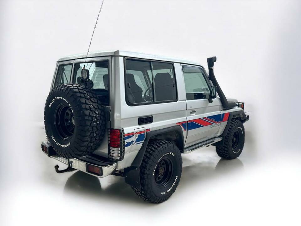 Image 11/14 of Toyota Land Cruiser BJ71 (1986)