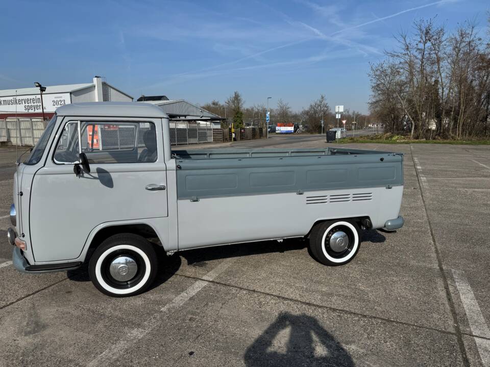 Image 6/16 of Volkswagen T2 a&#x2F;b (1972)