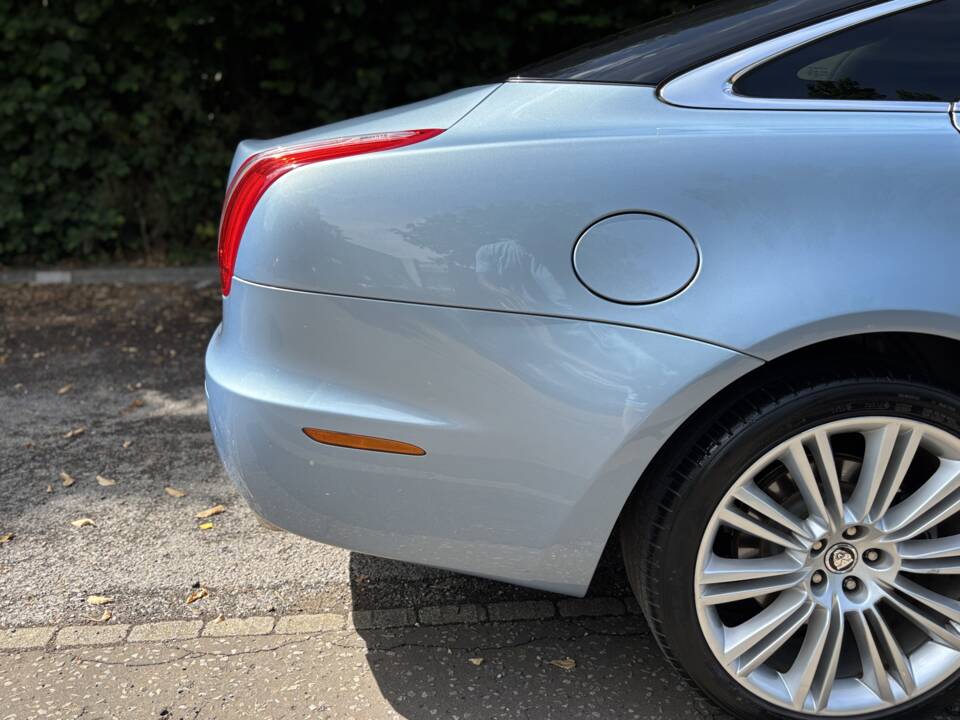 Image 15/50 of Jaguar XJ 5.0 (2011)