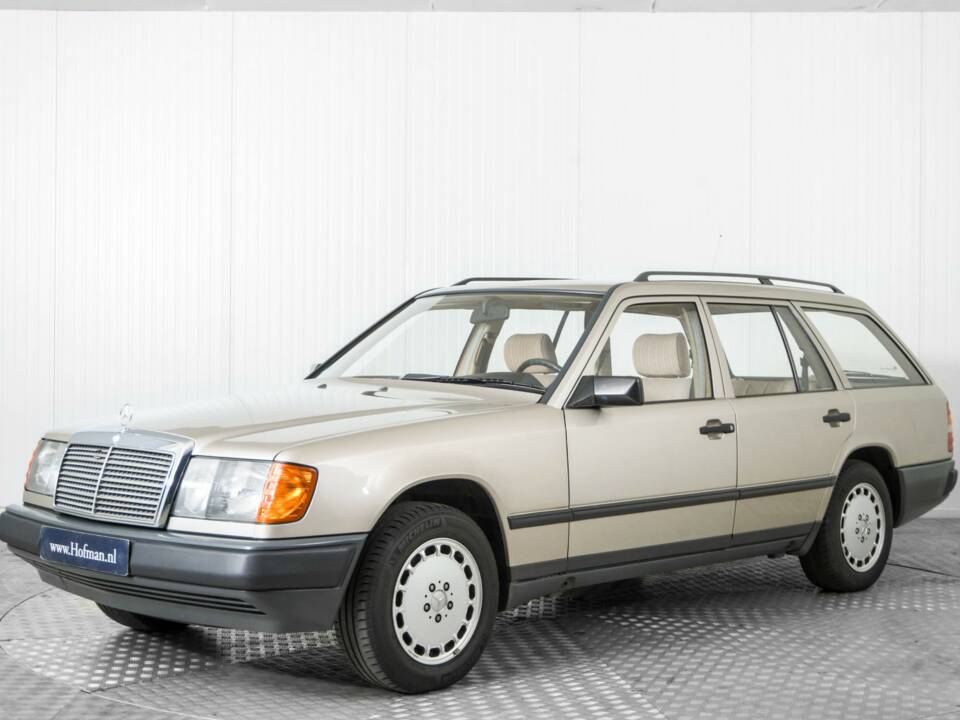 Bild 1/50 von Mercedes-Benz 230 TE (1987)