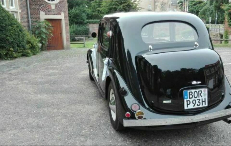 Bild 3/6 von Renault Novaquatre (1939)