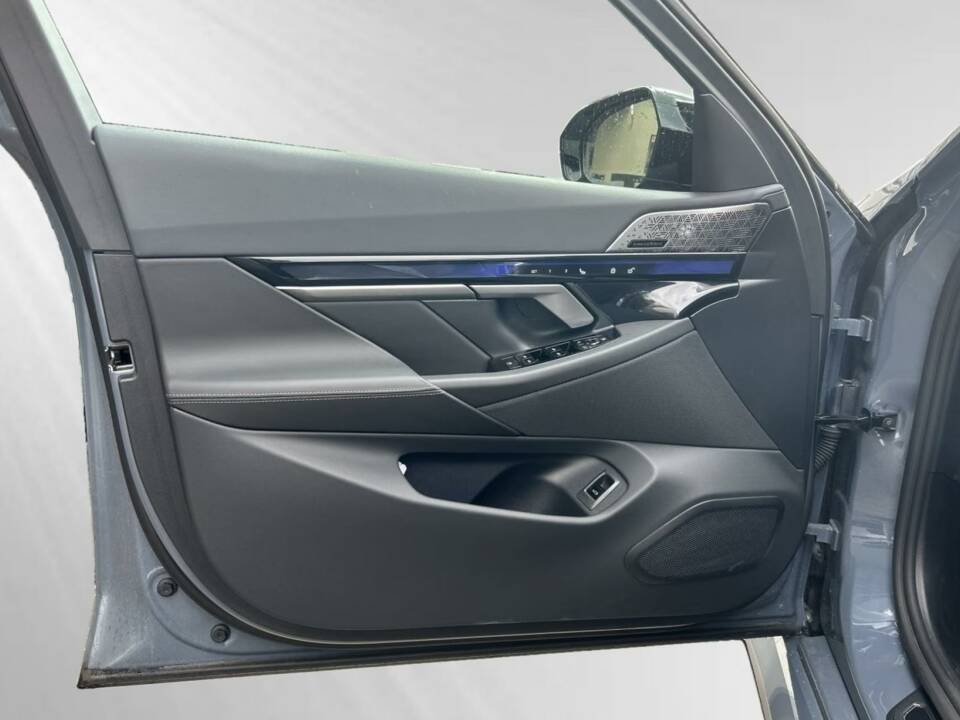 Image 7/7 of BMW M5 Touring (2025)