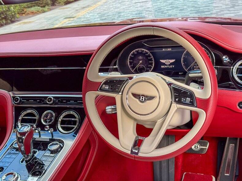 Image 18/44 of Bentley Continental GT V8 (2020)