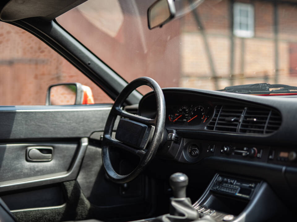 Image 32/36 de Porsche 944 (1987)