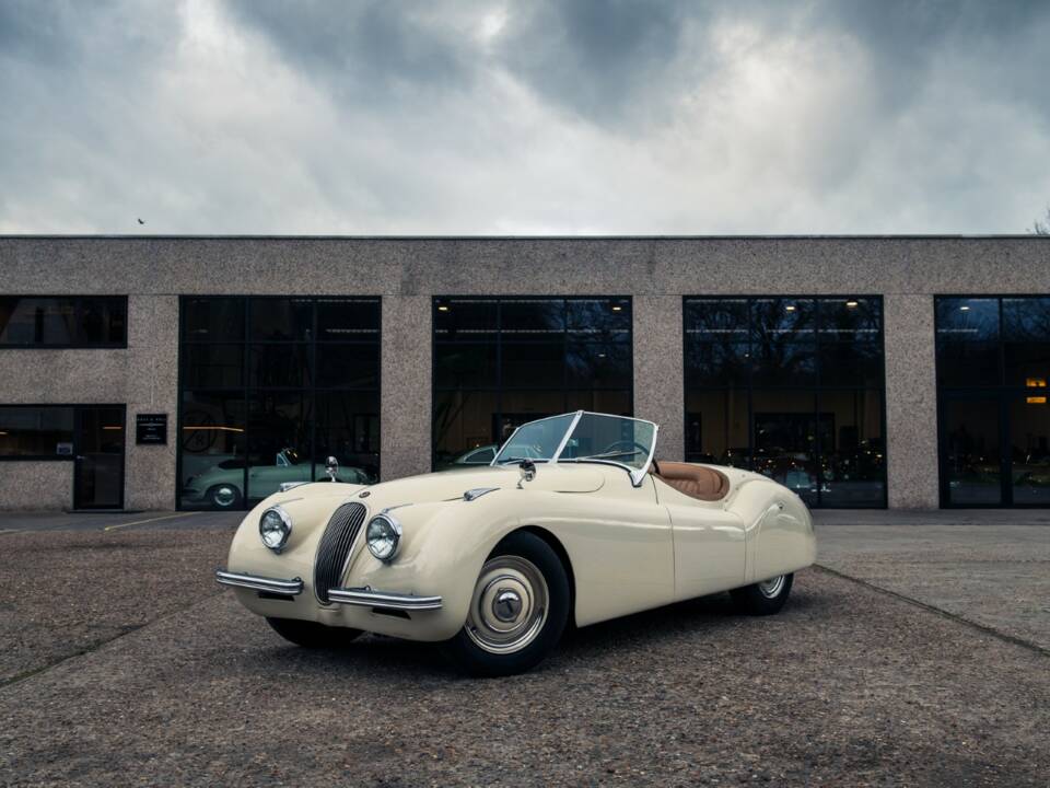 Image 8/45 of Jaguar XK 120 OTS (1950)