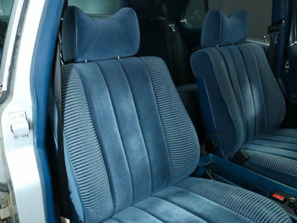 Image 22/29 of Mercedes-Benz 280 SE (1977)