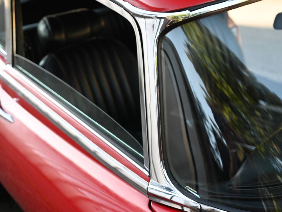 Immagine 20/39 di Jaguar E-Type V12 (2+2) (1973)
