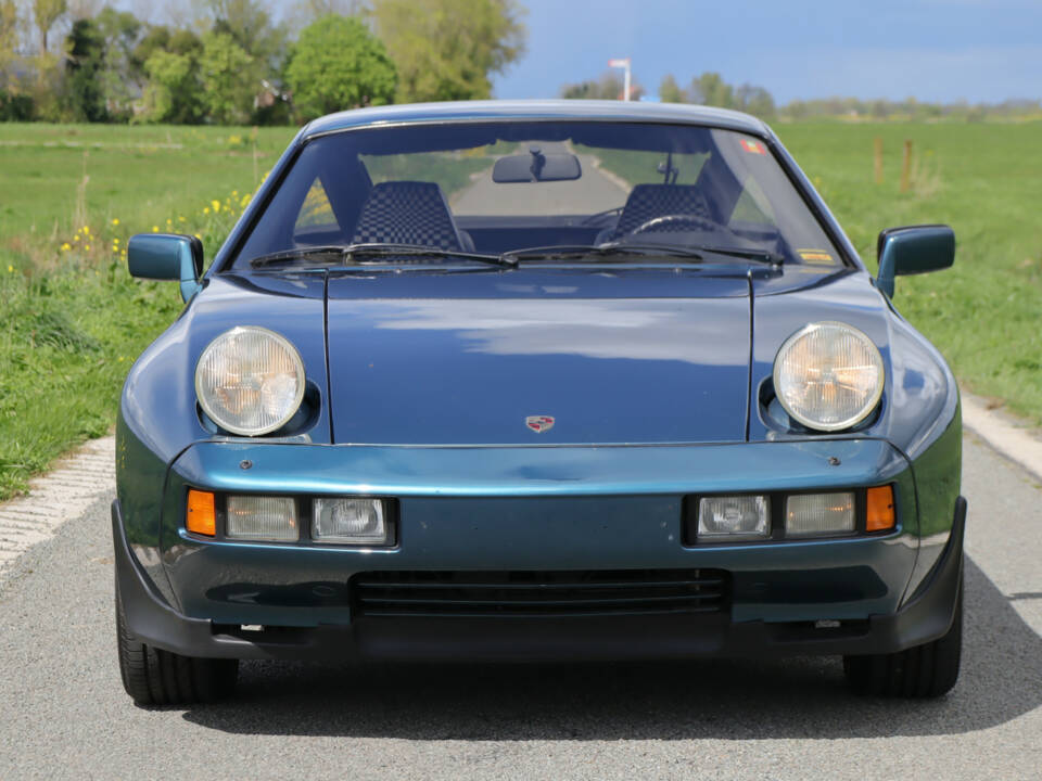 Bild 8/48 von Porsche 928 (1978)