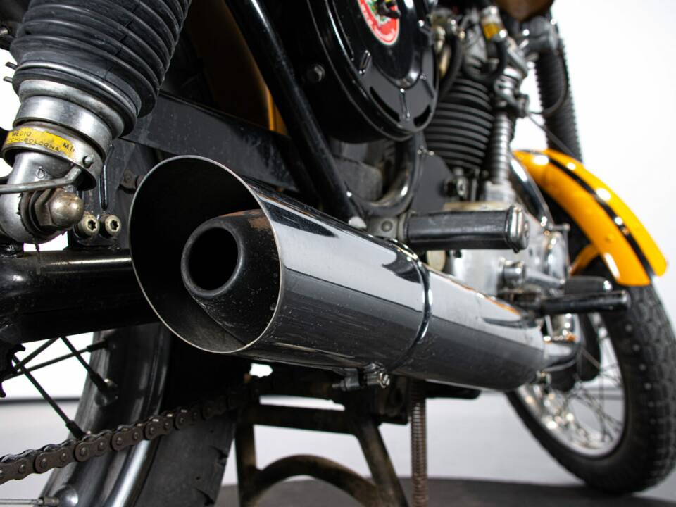 Image 45/50 of Ducati 250 Scrambler (1971)