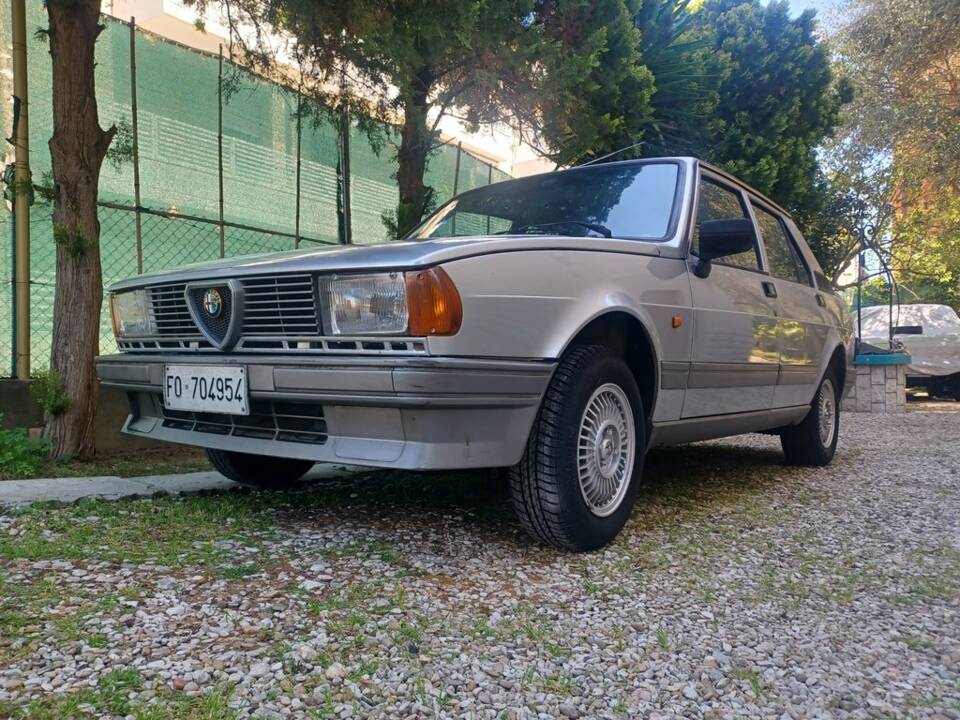 Bild 7/8 von Alfa Romeo Giulietta 1.6 (1984)