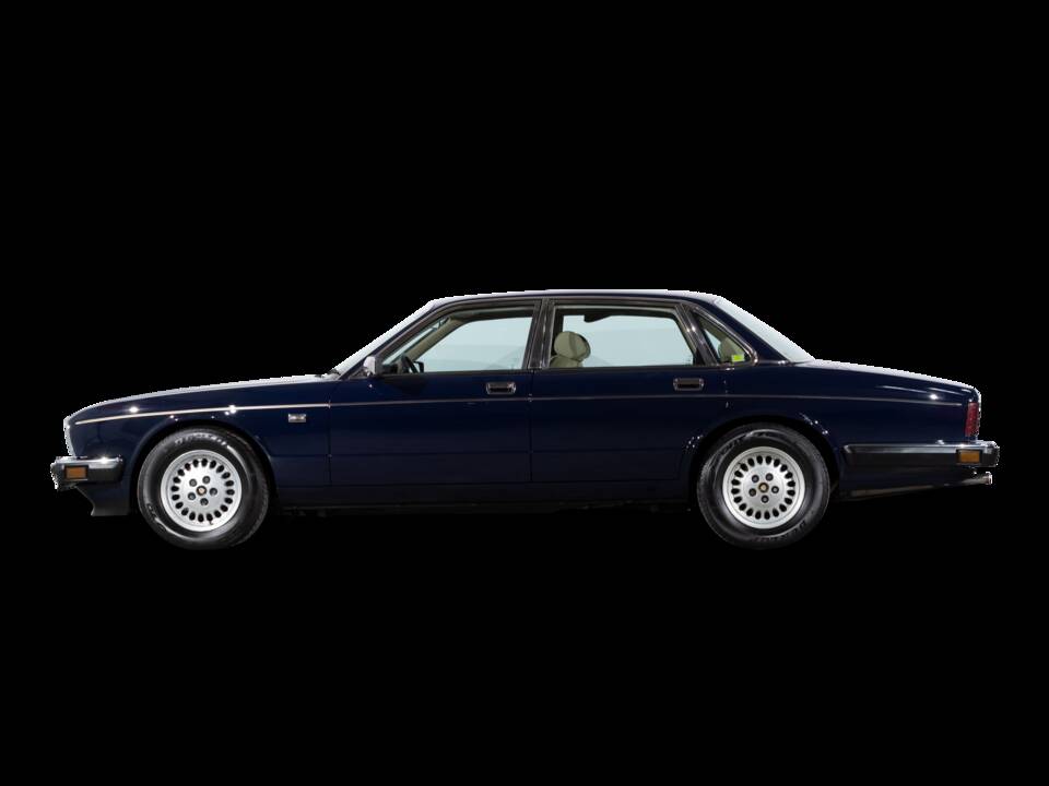 Image 3/37 of Jaguar Sovereign 3.6 (1988)