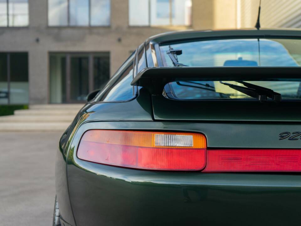 Afbeelding 23/46 van Porsche 928 GTS (1993)