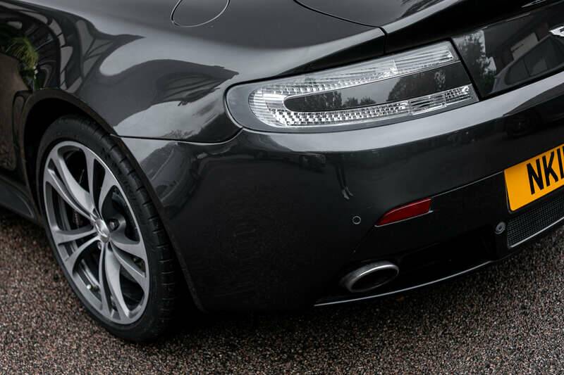 Imagen 41/46 de Aston Martin V12 Zagato (2011)