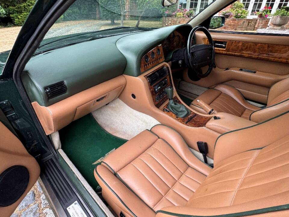 Image 18/30 of Aston Martin V8 Coupé (1996)