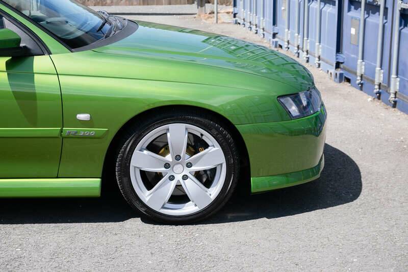 Image 38/45 of Holden LSV R300 (2002)
