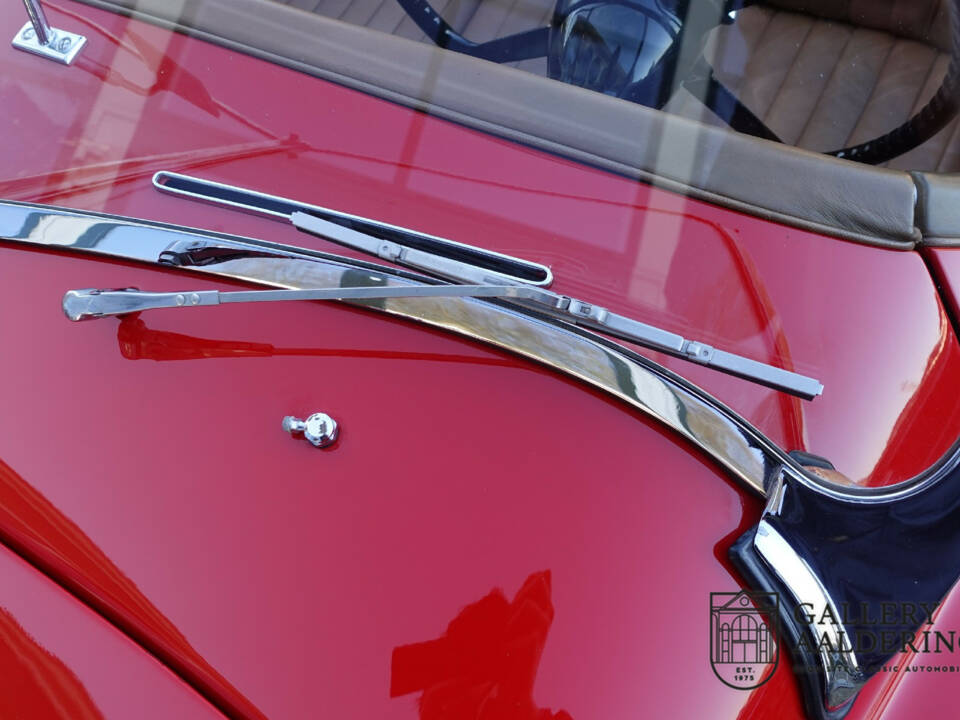 Image 38/50 of Jaguar XK 120 OTS (1954)