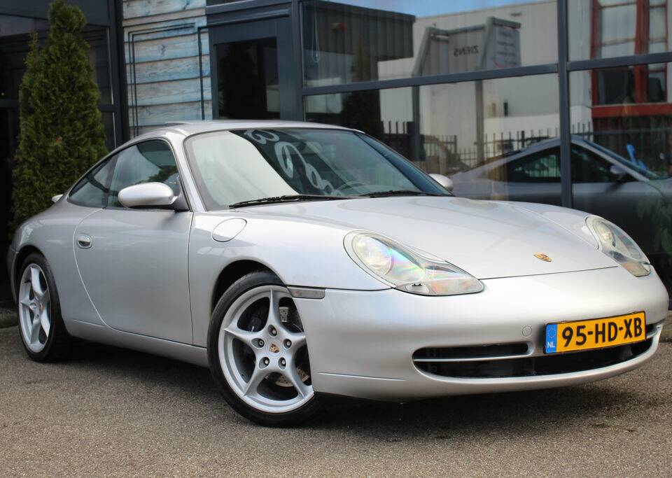 Image 3/8 of Porsche 911 Carrera (1998)