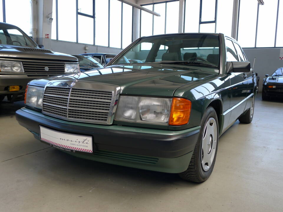 Bild 23/37 von Mercedes-Benz 190 E (1989)