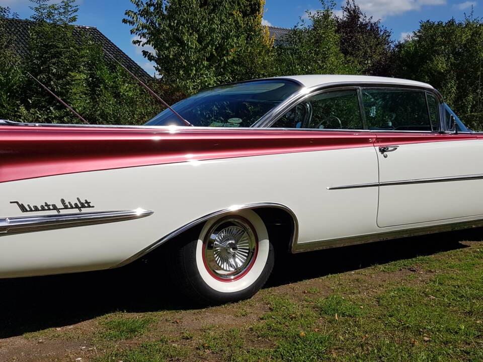Imagen 2/30 de Oldsmobile 98 Holiday SceniCoupe (1959)