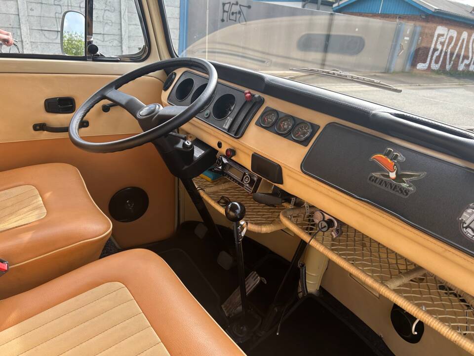 Obraz 14/16 pojazdu Volkswagen T2b minibus (1978)