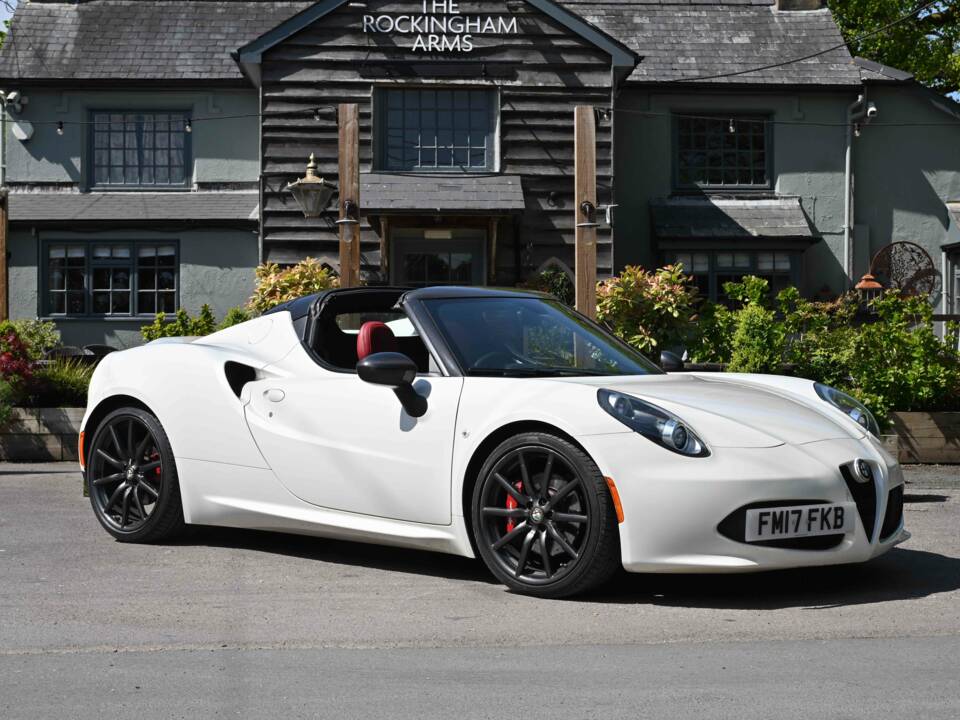 Image 19/50 of Alfa Romeo 4C Spider (2017)