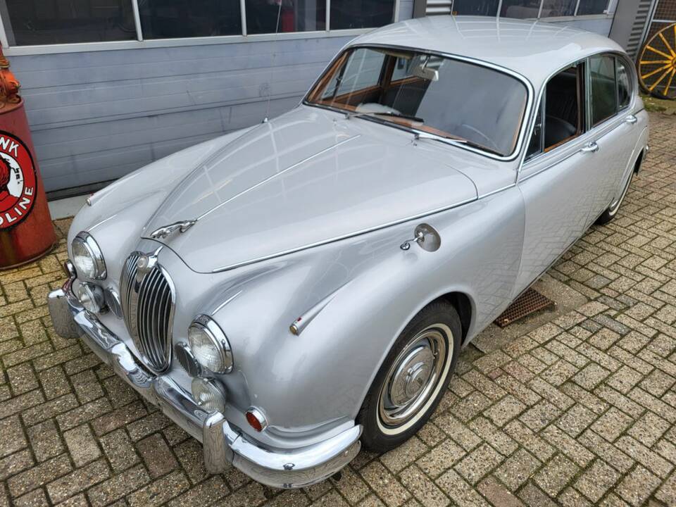 Image 4/8 of Jaguar Mk II 3.8 (1961)