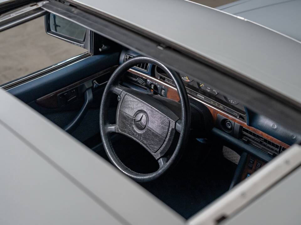 Bild 16/35 von Mercedes-Benz 560 SEC (1988)