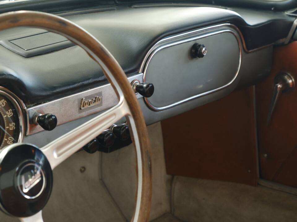 Bild 44/50 von Lancia Flaminia GT 2.5 3C Touring (1963)