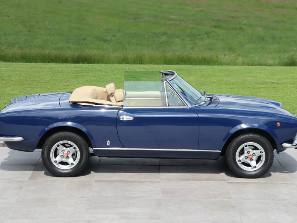 Image 17/50 of FIAT 124 Spider CS1 (1978)