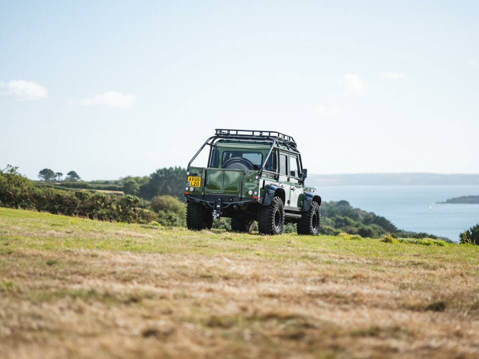 Image 22/31 de Land Rover Defender 110 (2005)