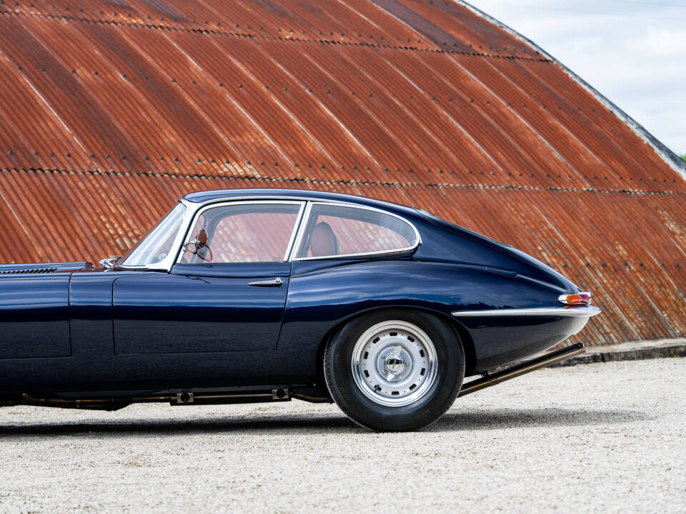 Image 19/39 of Jaguar E-Type &quot;Lightweight&quot; (1962)