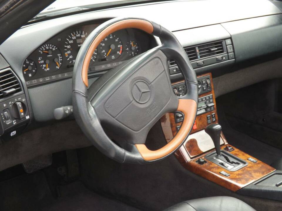 Image 18/50 de Mercedes-Benz 500 SL (1991)