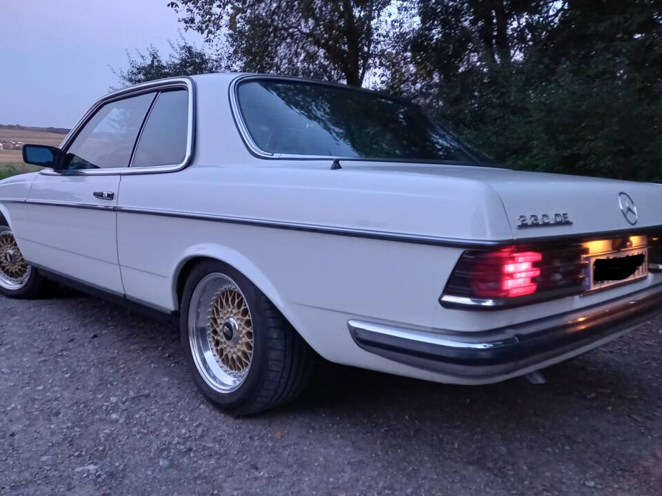 Image 12/15 of Mercedes-Benz 230 CE (1980)