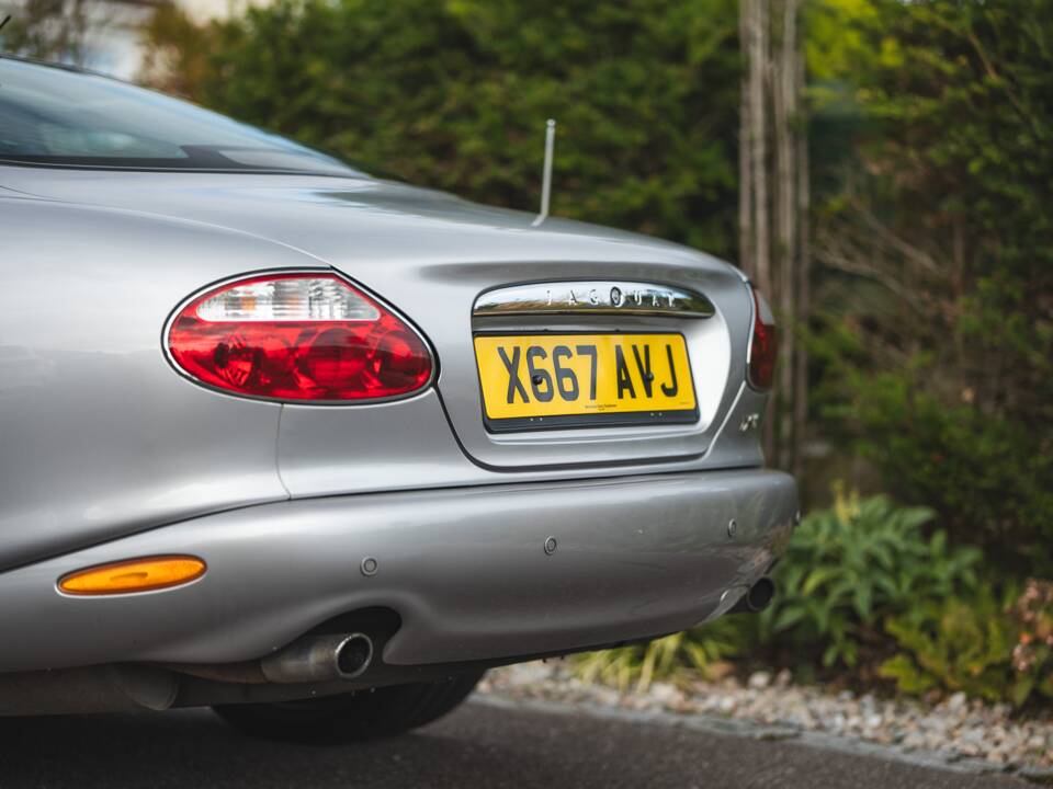 Imagen 20/50 de Jaguar XK8 4.0 (2000)