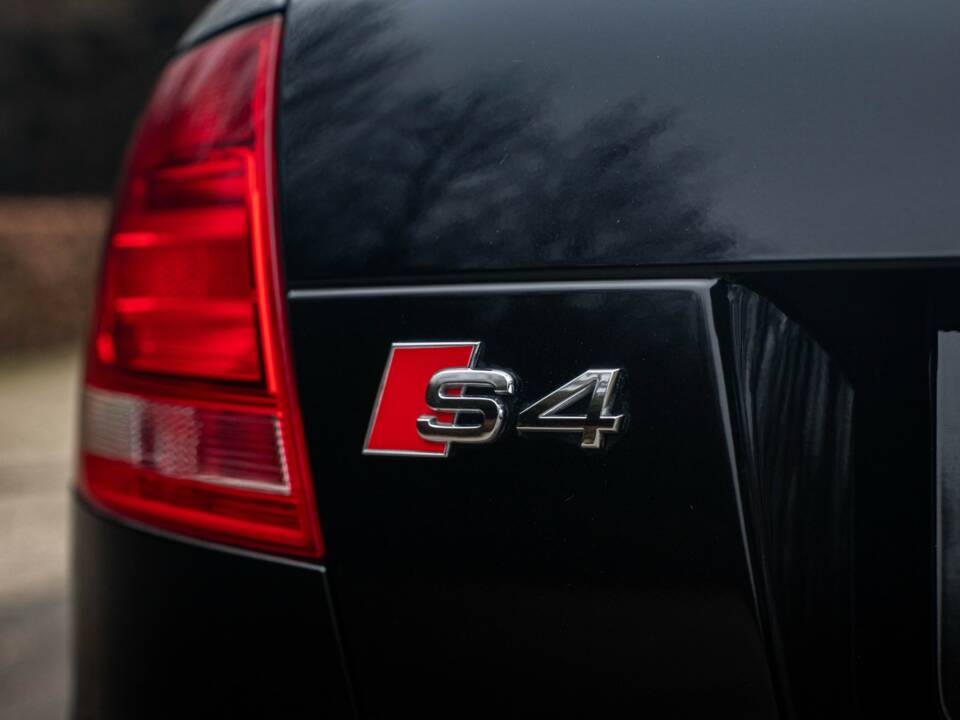 Image 36/39 of Audi S4 (2006)