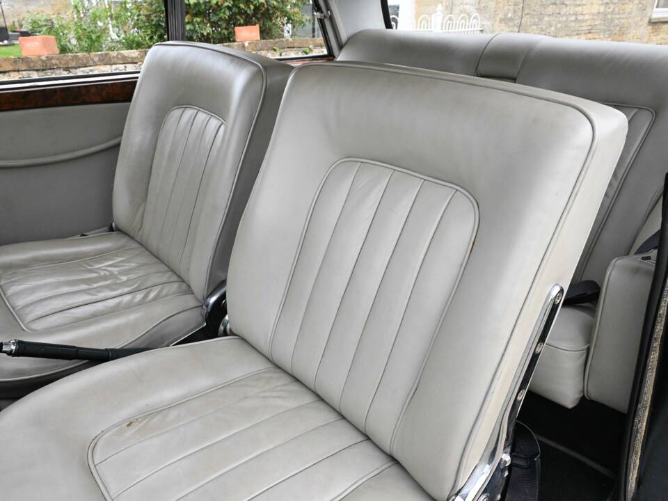 Image 24/40 of Bristol 410 (1968)