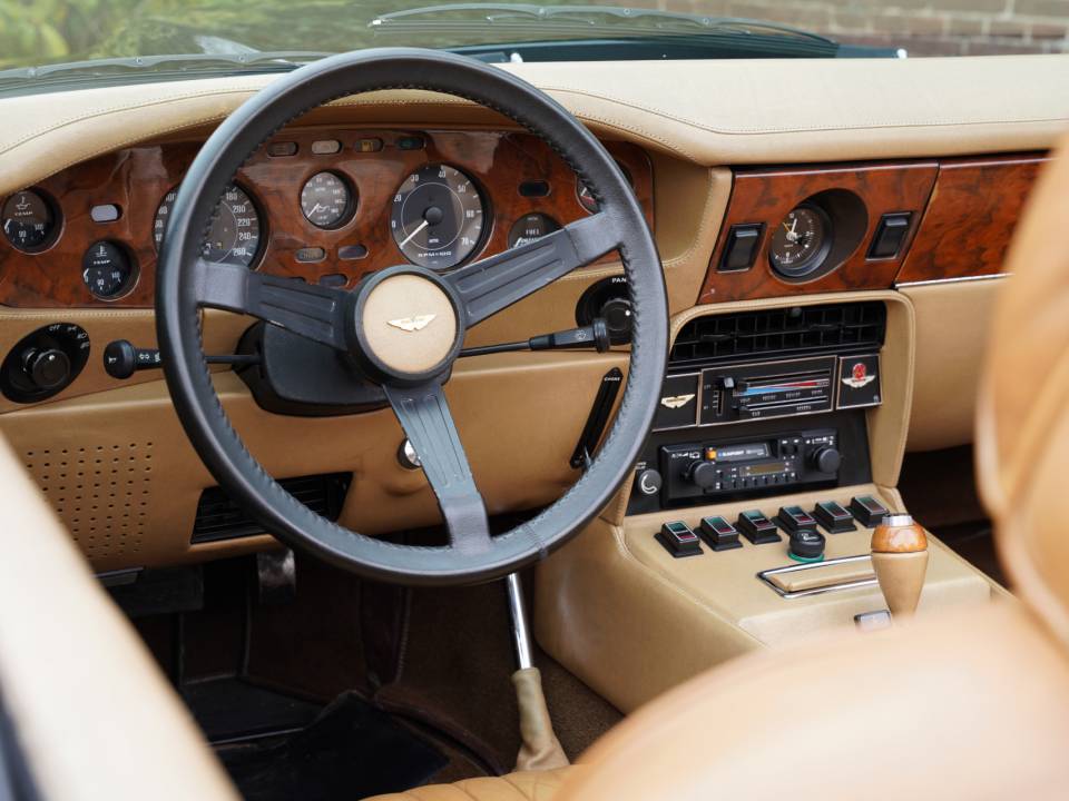 Imagen 20/50 de Aston Martin V8 Volante (1982)
