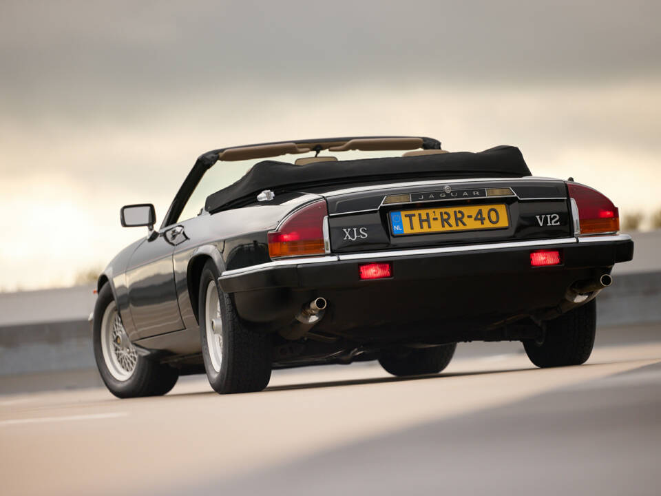 Image 17/37 de Jaguar XJ-S Convertible (1989)