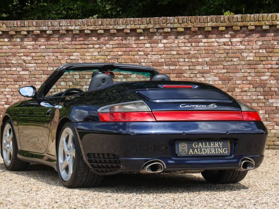 Image 2/50 of Porsche 911 Carrera 4S (2004)