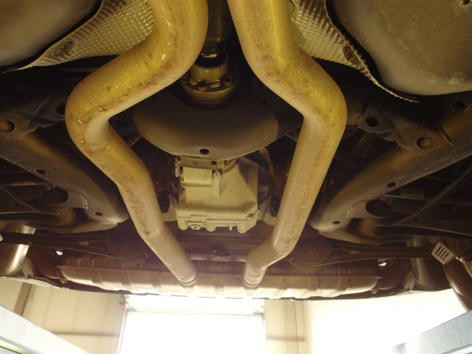 Image 90/99 of Porsche Cayenne Turbo (2007)