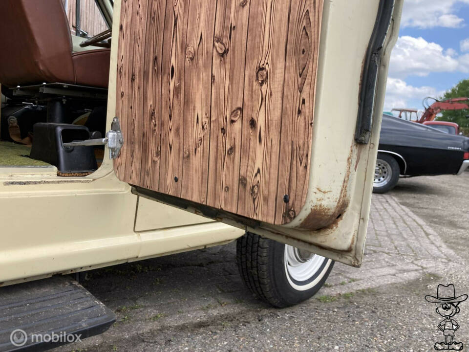 Image 6/50 of Ford Econoline E 300 (1971)