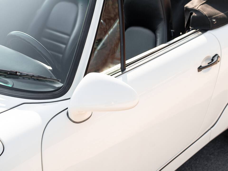 Image 13/48 of Porsche 911 Carrera 4 (1992)