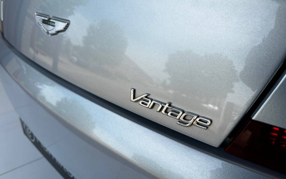 Imagen 28/50 de Aston Martin V8 Vantage (2011)