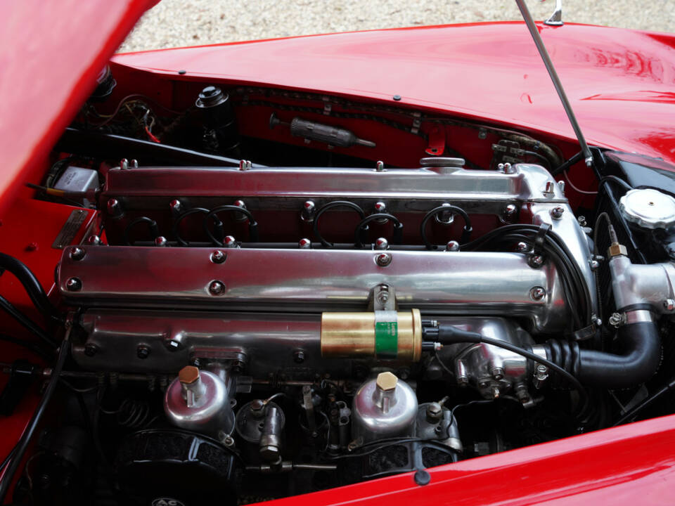Image 32/50 of Jaguar XK 120 OTS (1954)