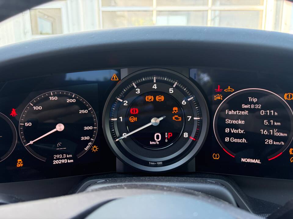 Image 12/12 of Porsche 911 Carrera (2023)