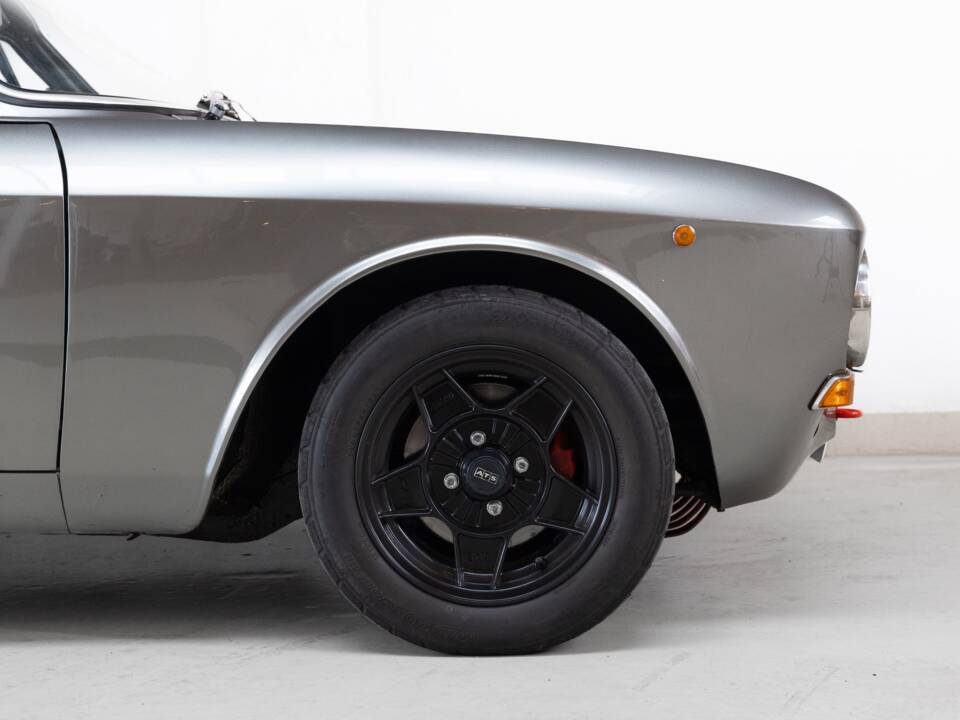 Imagen 21/36 de Alfa Romeo Giulia 1600 GT Junior (1973)