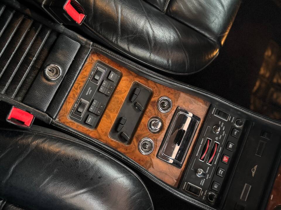 Image 27/37 of Bentley Turbo R (1989)